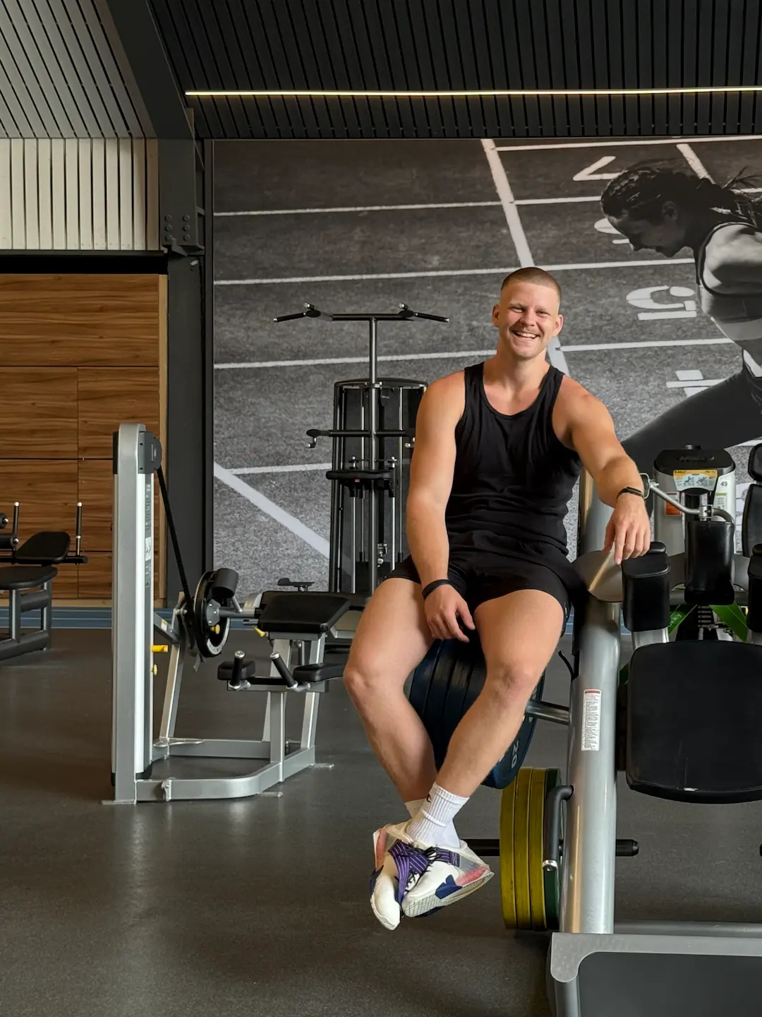 Luca im Fitnessstudio